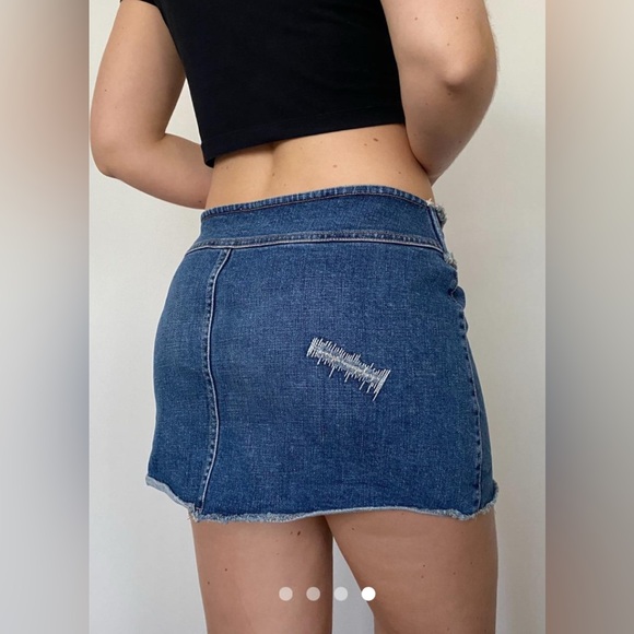 United Colors of Benetton Mini Skirt Denim Jean Oversized Belt Buckle Distressed - Picture 10 of 13